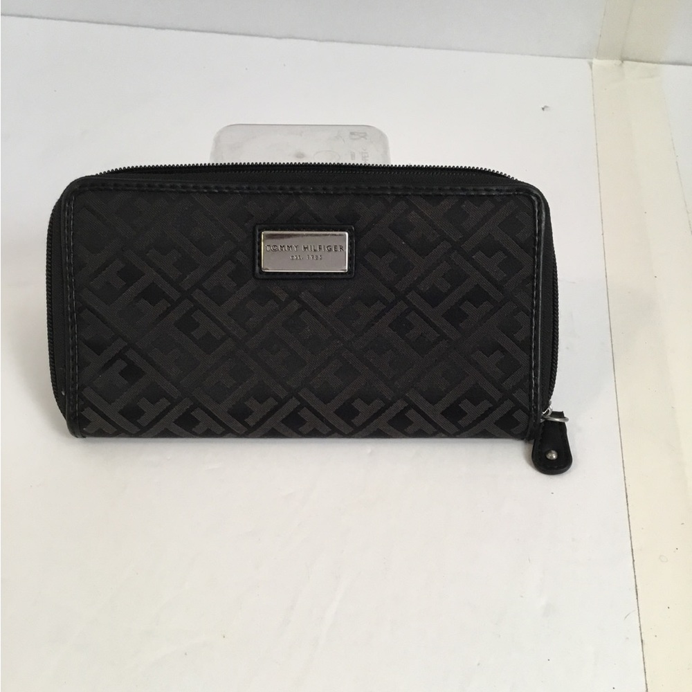 Tommy Hilfiger signature Wallet preowned